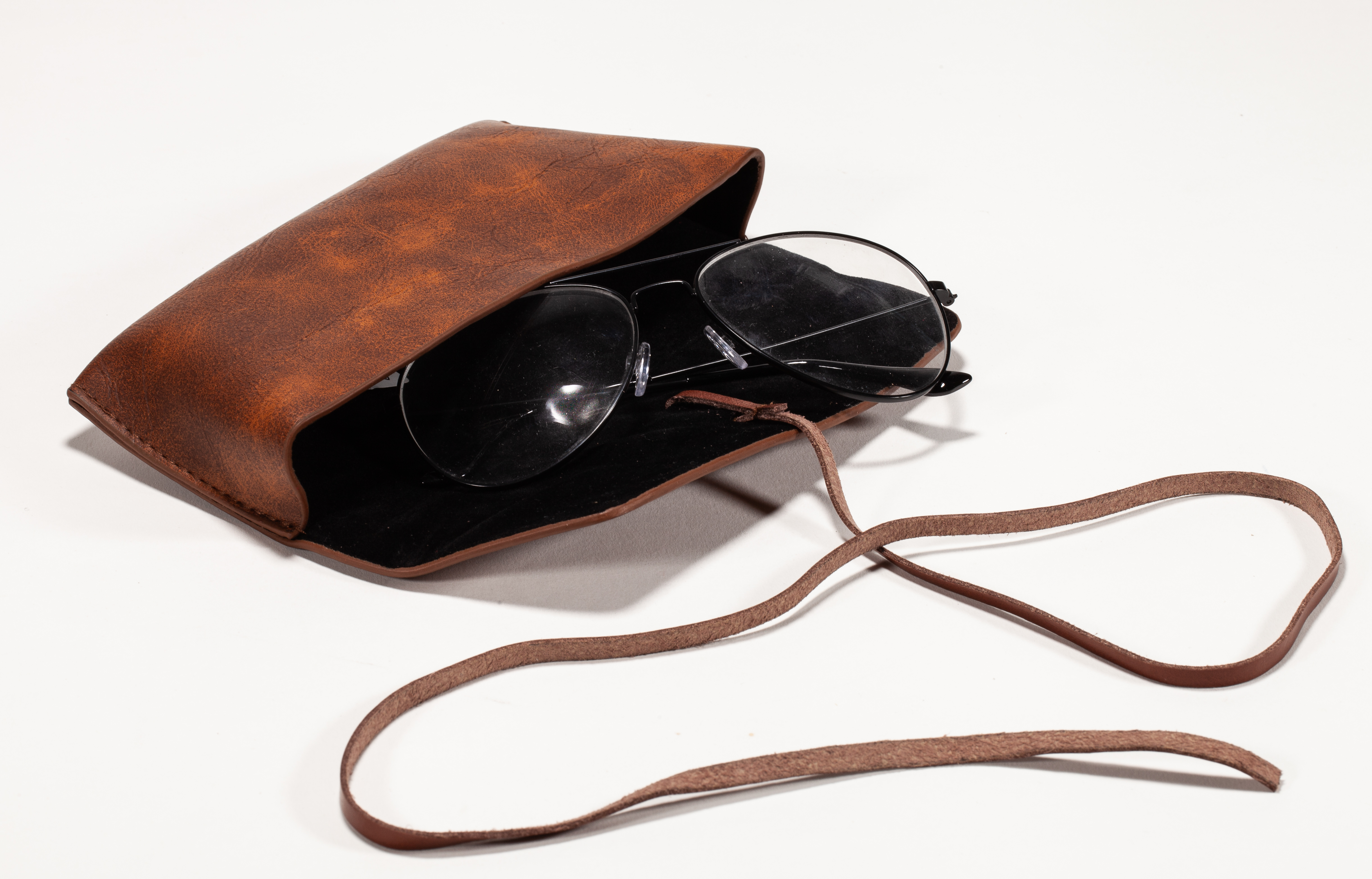 Glasses Case Vintage Portable Leather Fits Most Glasses and Sunglasses Case Eyewear Pouch