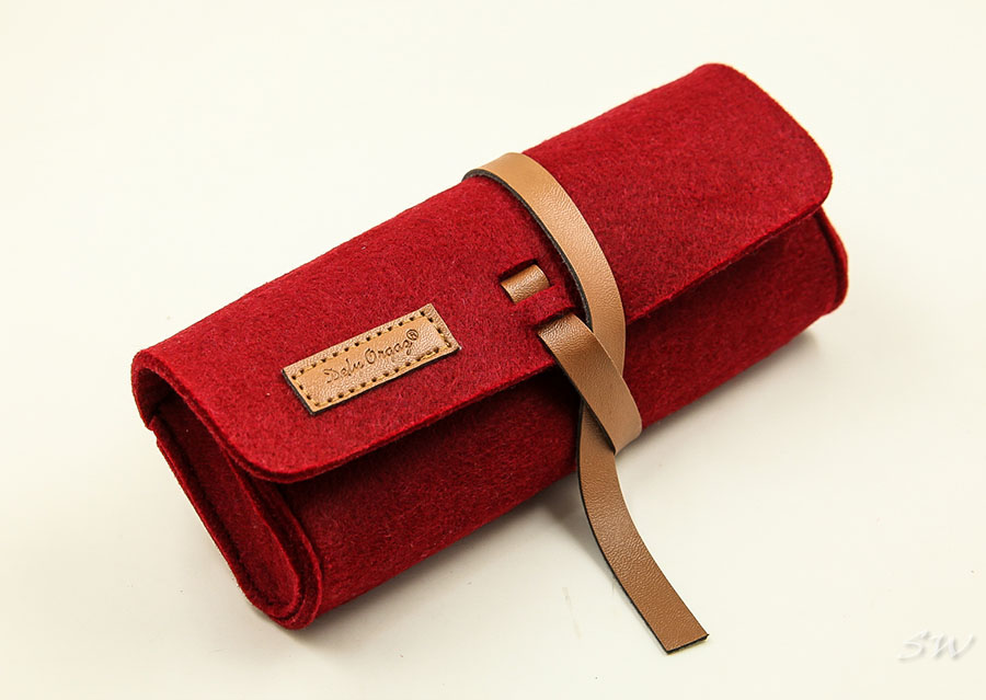 2021 Sunglasses, A Soft Pack with Three Colors And A Cowhide Cord To Fasten Them Tight