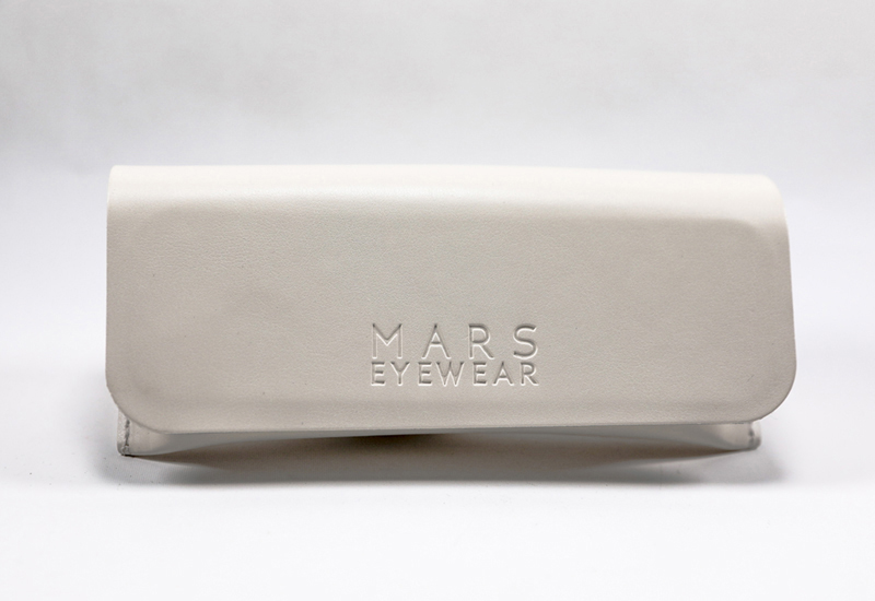 The White Glasses Case with The LOGO Printed on It Looks Like A Small Leather Bag, Which Is Very Delicate